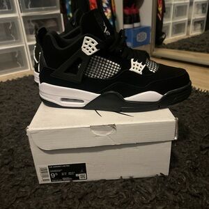 Brand new Jordan 4 “white thunder”